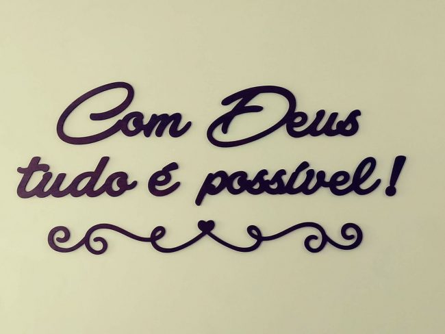 frase-em-mdf-com-deus-tudo-e-possivel-frases-em-mdf